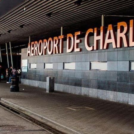 Station 173 D Bruxelles-Charleroi-Airportアパートメント エクステリア 写真